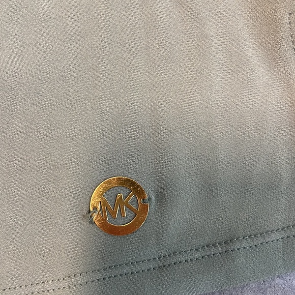 LN women’s Michael Kors green cut out sleeve size medium top - Picture 2 of 7